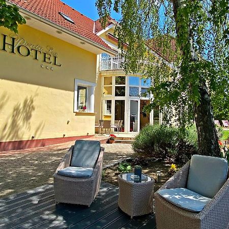 Hotel Penta Lux Tata Buitenkant foto