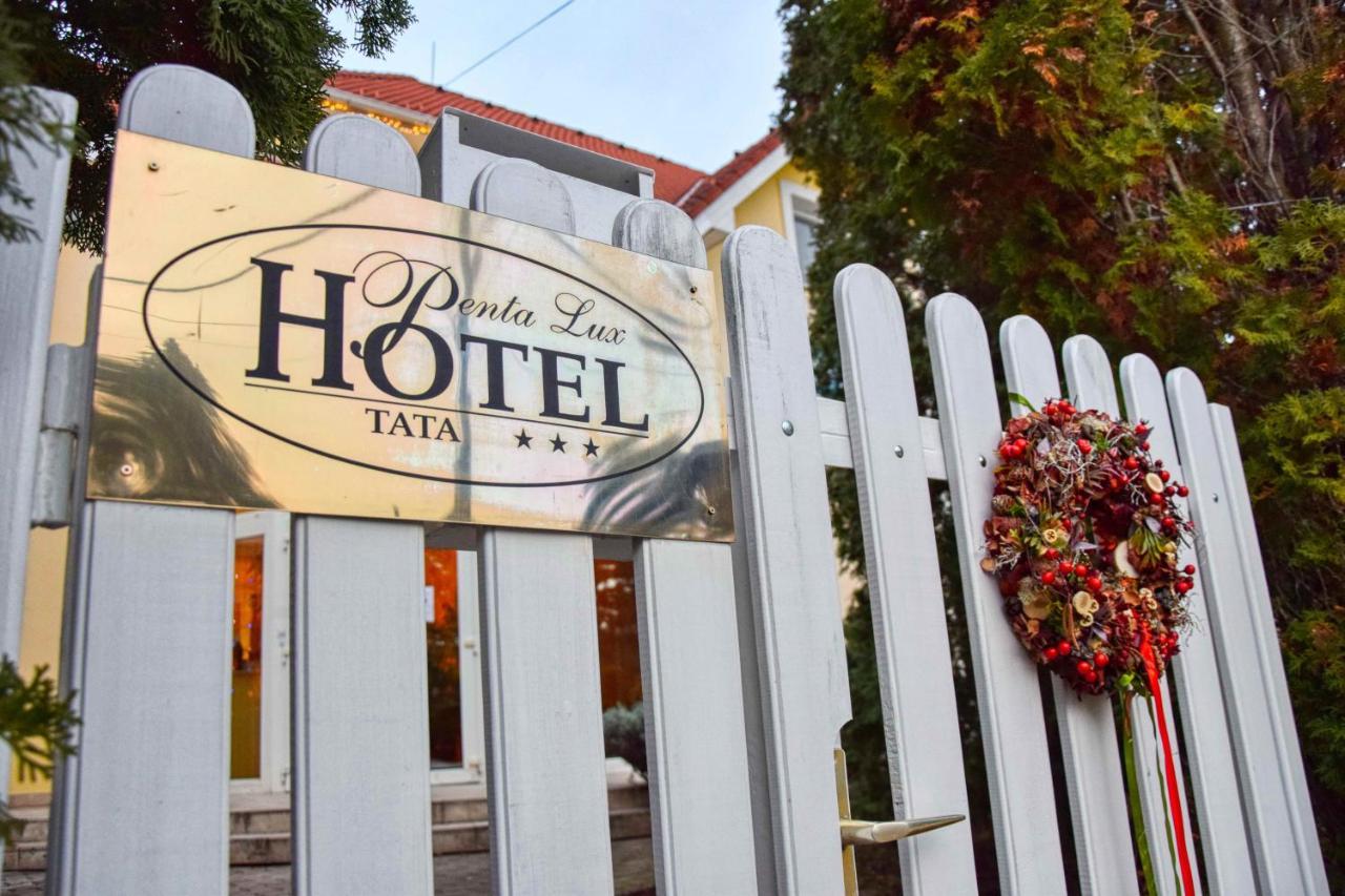 Hotel Penta Lux Tata Buitenkant foto