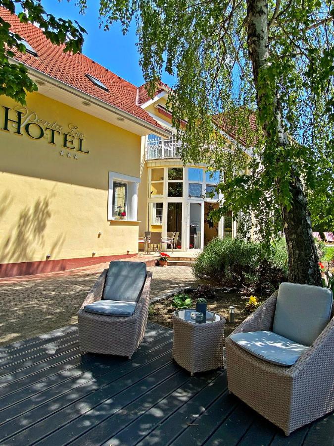 Hotel Penta Lux Tata Buitenkant foto